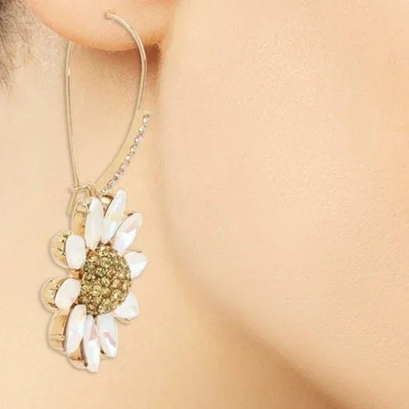 Betsey Johnson Daisy Flower Drop Earrings - Picture 4 of 6
